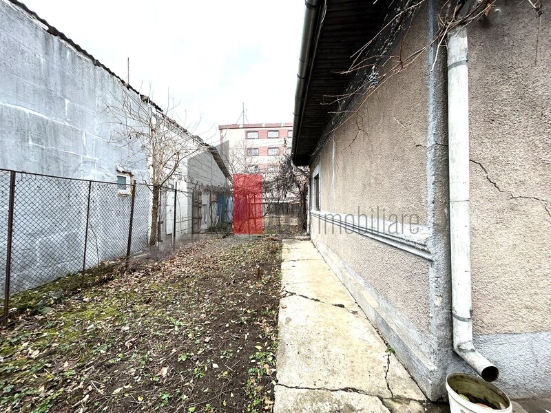 Progresul teren cu casa demolabila