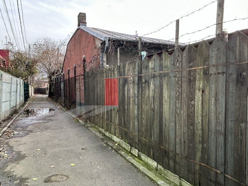 Progresul teren cu casa demolabila